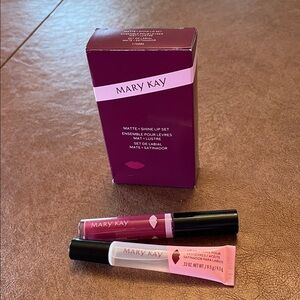 Mary Kay Matte + Shine Lip Set - Rose Pink New in Original Packaging